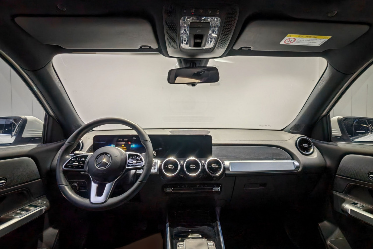 奔驰GLB 2022款 改款二 GLB 200 动感型中控内饰7003
