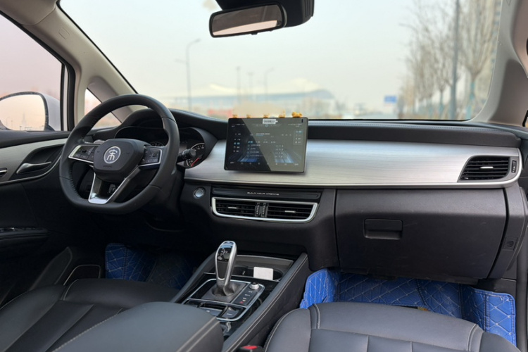 比亚迪 宋MAX 2021款 升级版 1.5T 自动尊贵型 7座中控内饰7001