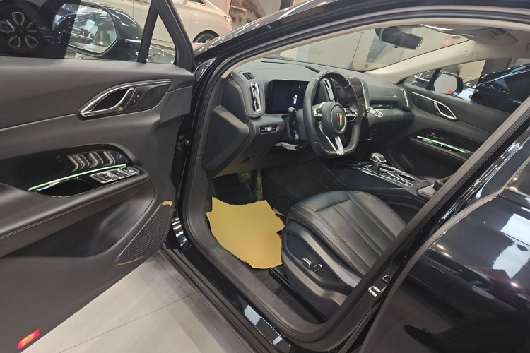 红旗HS3 2023款 1.5T 两驱善为版中控内饰20