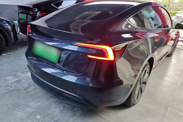 特斯拉 Model 3 2023款 长续航全轮驱动版车身外观7