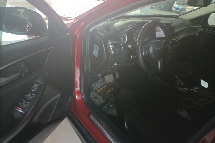 英菲尼迪QX30 2017款 1.6T 两驱运动版中控内饰20