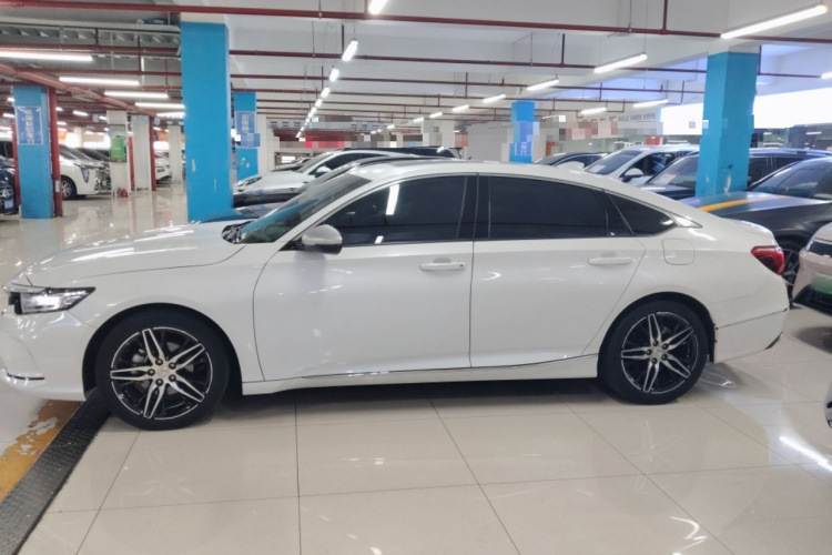 本田 英仕派 2022款 260TURBO 精悦版车身外观4