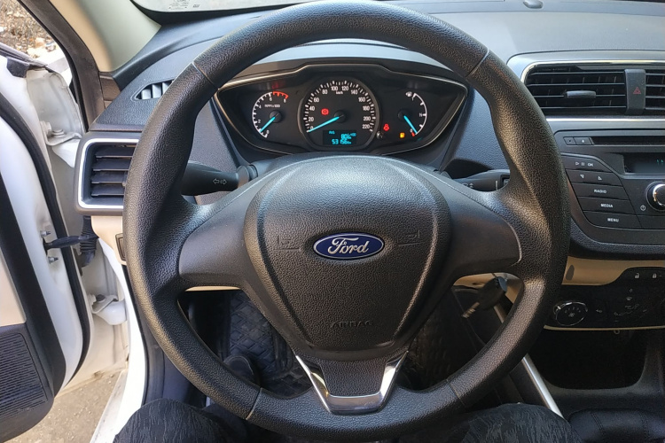 福特 福睿斯 2017款 改款 1.5L 手动舒适型中控内饰13