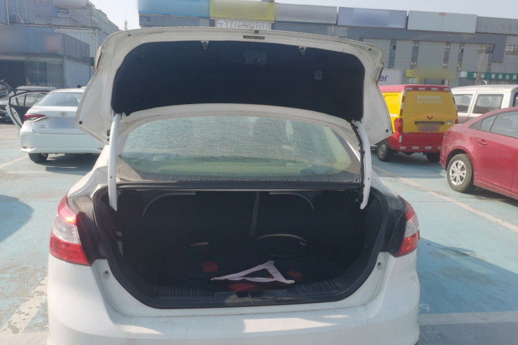 福特 福克斯 2012款 三厢 1.6L 手动舒适型机舱底盘23