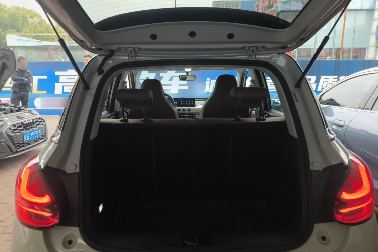 五菱汽车 五菱缤果 2024款 333km 灵犀互联款机舱底盘23