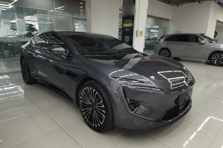 阿维塔12 2025款 Ultra增程版车身外观3