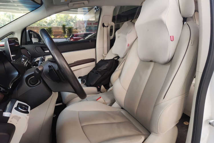 别克GL8 2020款 陆上公务舱 652T 豪华型中控内饰19