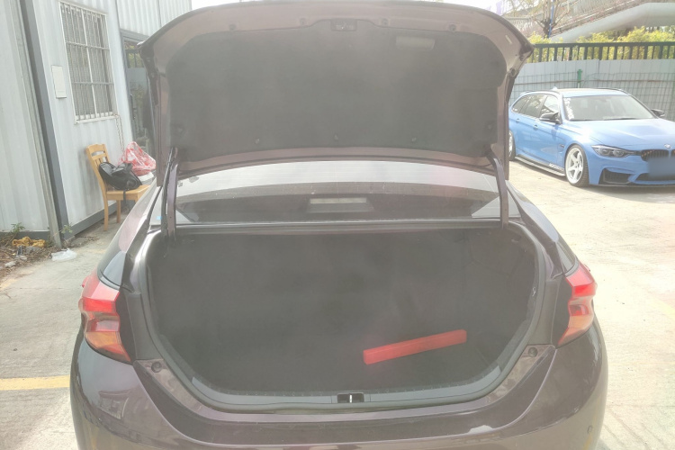 丰田 雷凌 2017款 改款双擎 1.8H GS-L E-CVT领先版 国V机舱底盘23