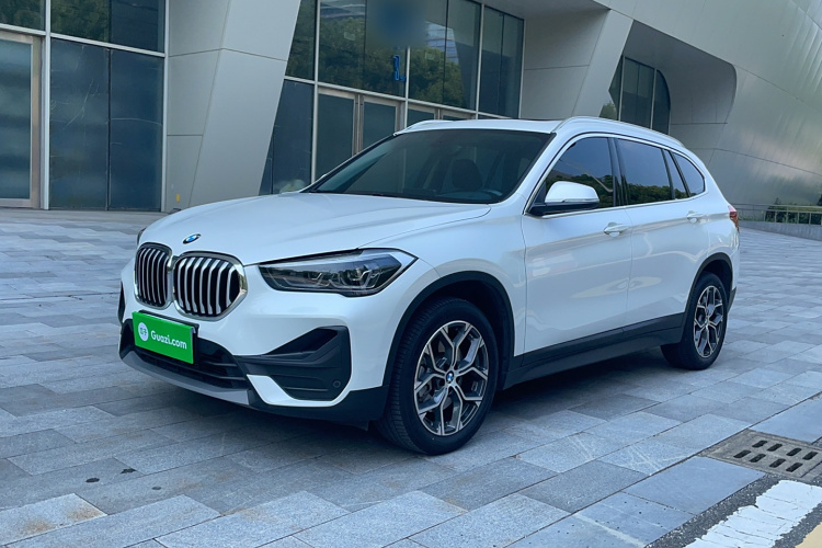 宝马X1 2022款 sDrive25Li 领先型车身外观1