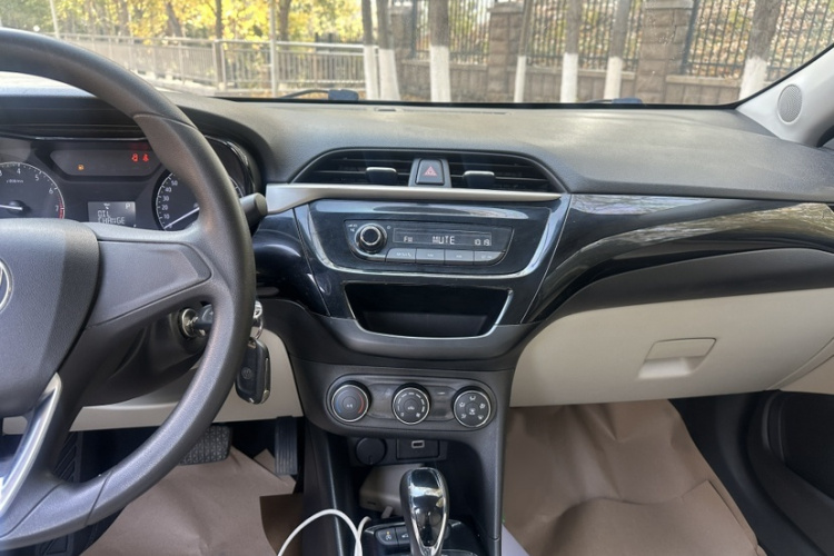 别克 凯越 2018款 15N CVT精英型局部细节16