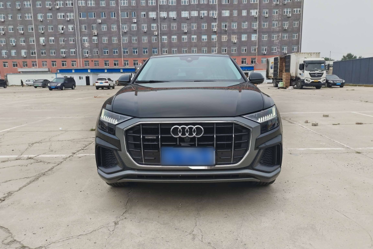 奥迪Q8 2022款 55 TFSI 豪华动感型车身外观6001