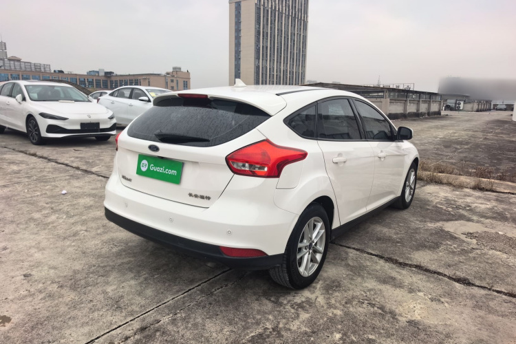 福特 福克斯 2018款 两厢经典 1.6L 自动风尚型智行版车身外观6008