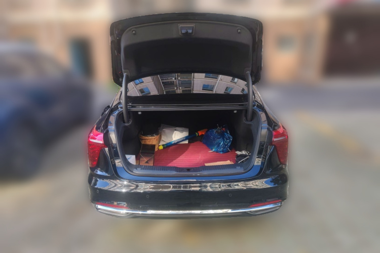 红旗H5 2023款 2.0T 自动智联旗享版中控内饰23