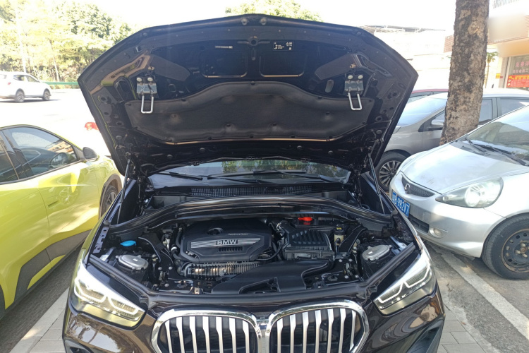 宝马X1 2021款 sDrive25Li 领先型机舱底盘24