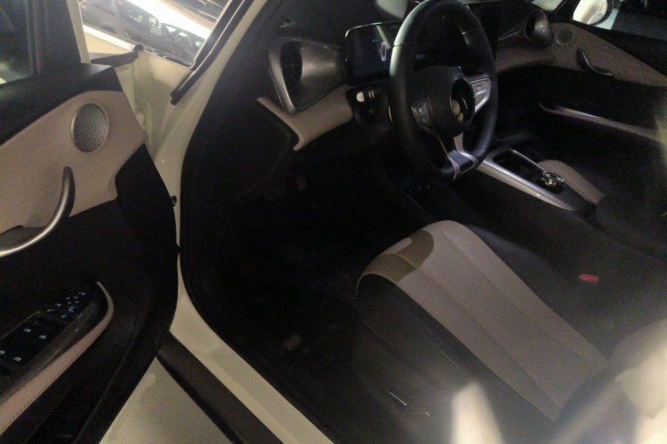 比亚迪 海豚 2025款 智驾版 420km 自由版中控内饰7003