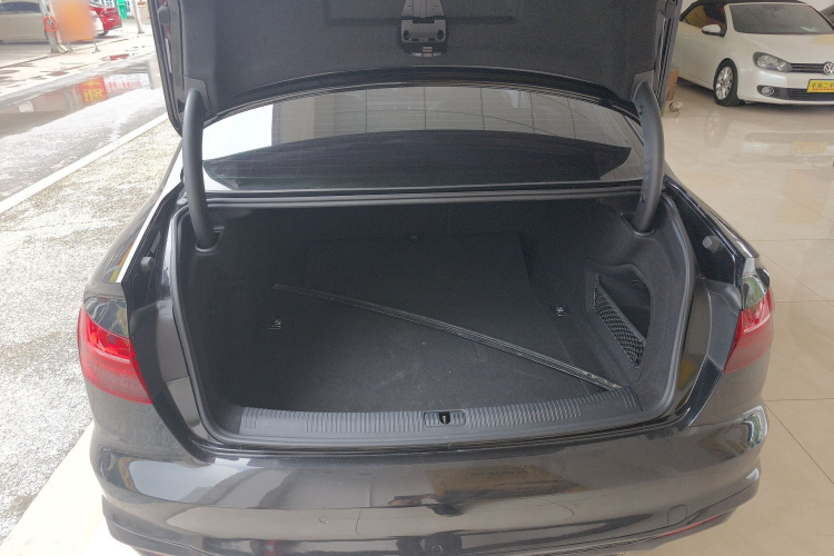 奥迪A4L 2020款 40 TFSI 时尚动感型机舱底盘23