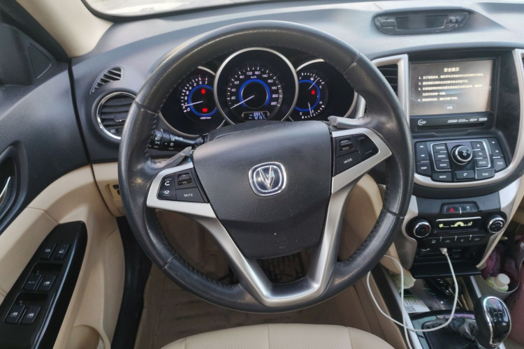 长安 逸动 2015款 1.6L 手动豪华型 国V中控内饰13
