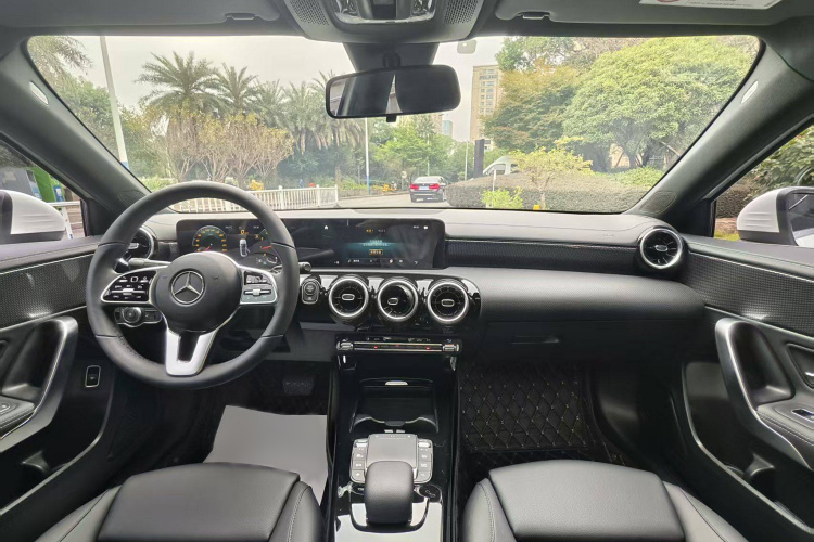 奔驰A级 2021款 A 200 L 运动轿车动感型中控内饰7001