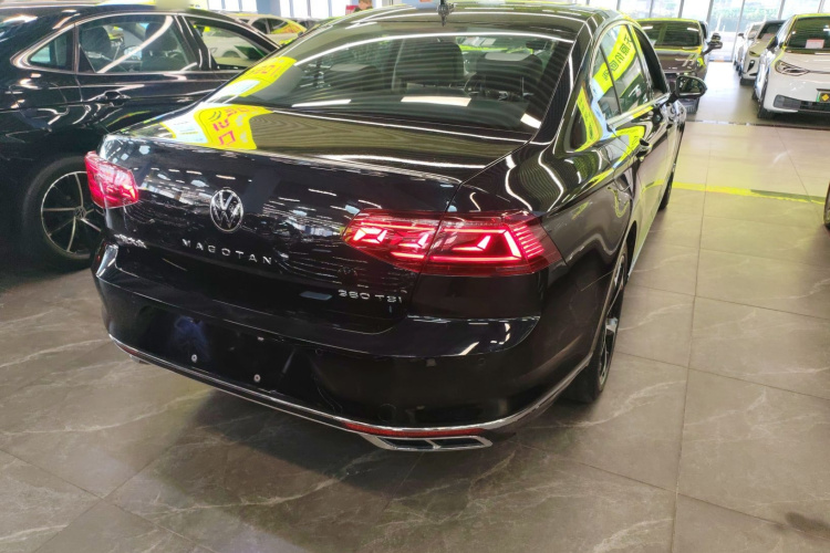 大众 迈腾 2023款 200万辆纪念版 330TSI DSG豪华型车身外观7