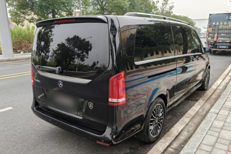 奔驰V级 2018款 V 260 L 尊贵加长版 国VI车身外观6009