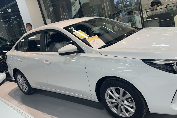 荣威i5 2026款 1.5L 手动舒享版车身外观6002