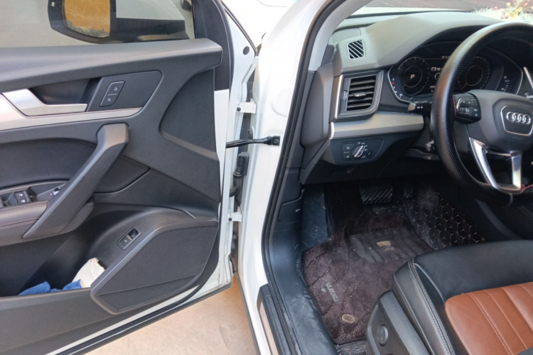 奥迪Q5L 2020款 改款 40 TFSI 荣享时尚型中控内饰20