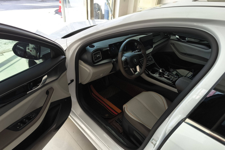 比亚迪 秦PLUS 2023款 冠军版 DM-i 120KM领先型中控内饰20