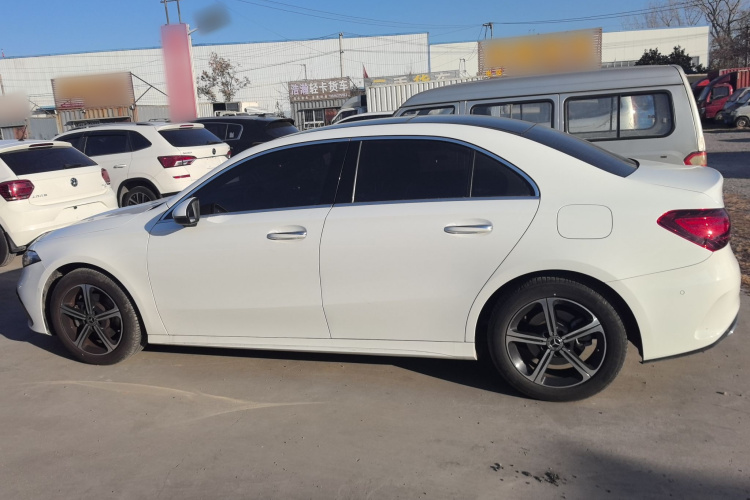 奔驰A级 2024款 A 200 L 时尚型车身外观4