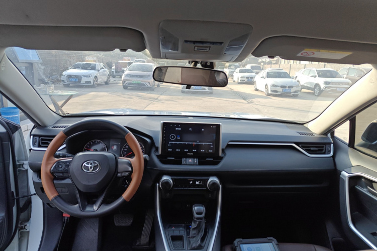 丰田 威兰达 2022款 改款 2.0L CVT两驱领先版中控内饰22