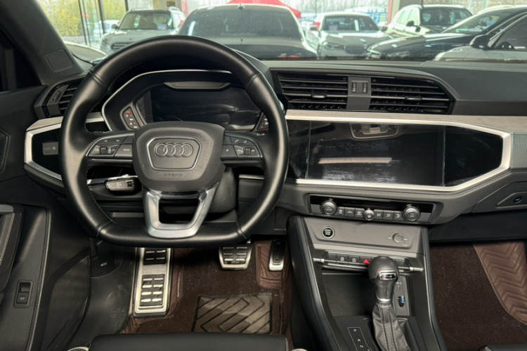 奥迪Q3 2024款 35 TFSI 时尚动感型中控内饰7002