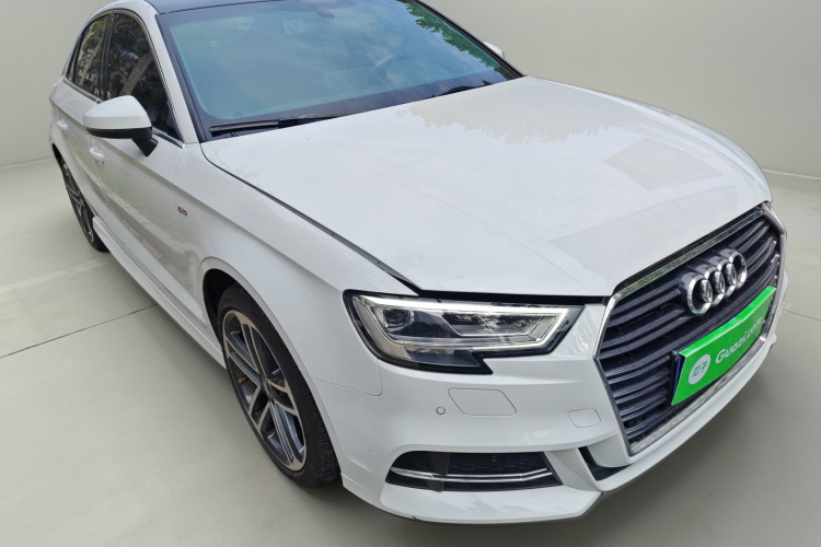 奥迪A3 2018款 30周年年型 Limousine 35 TFSI 运动型车身外观3