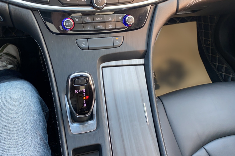 别克 君越 2022款 552T 豪华型局部细节18