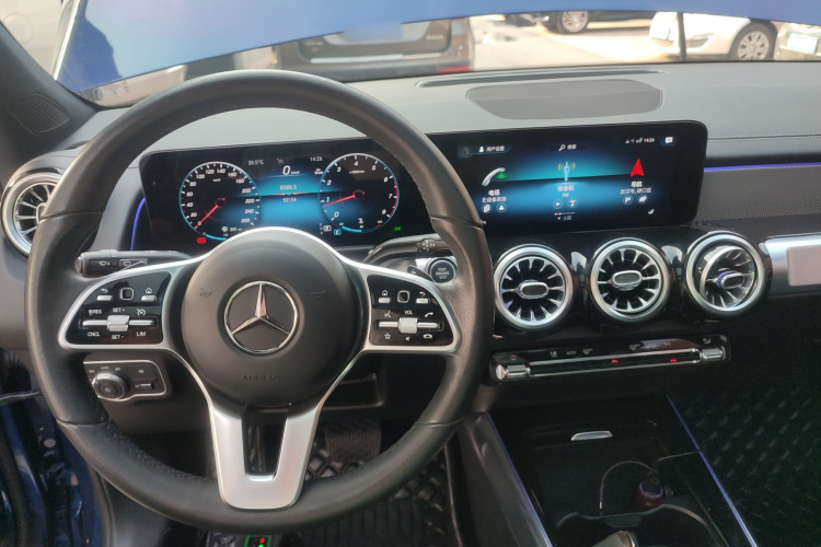 奔驰GLB 2023款 改款 GLB 200 动感型中控内饰12