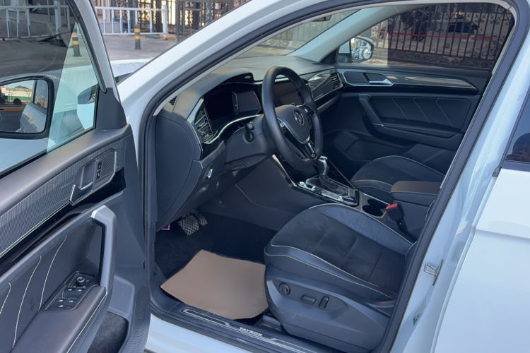 大众 探岳 2019款 330TSI 两驱尊贵型 国VI中控内饰7001