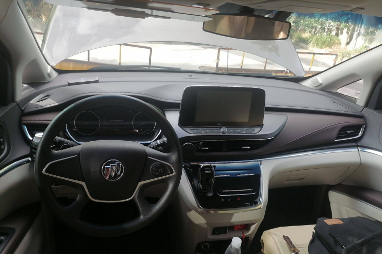 别克GL8 2023款 陆上公务舱 舒适型中控内饰12