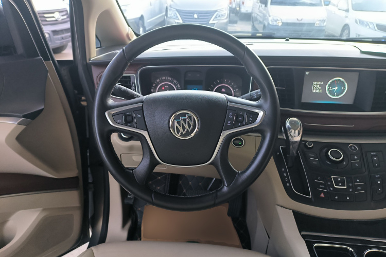 别克GL8 2018款 28T 尊贵型 国VI中控内饰13