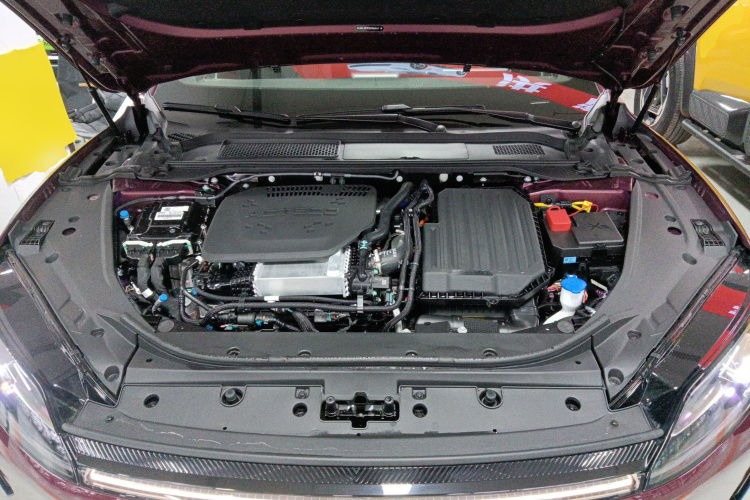 奇瑞风云 风云A9L 2025款 四驱高能巅峰版机舱底盘24