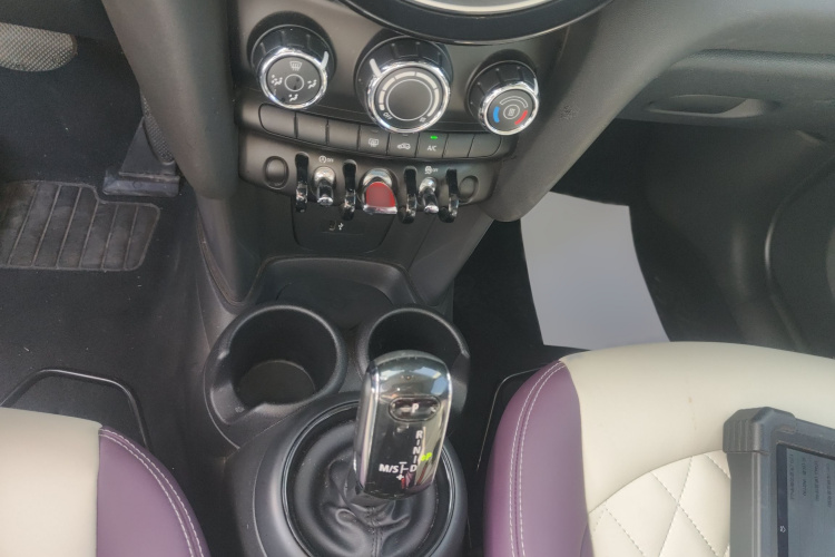 MINI 2018款 1.5T ONE 五门版局部细节18