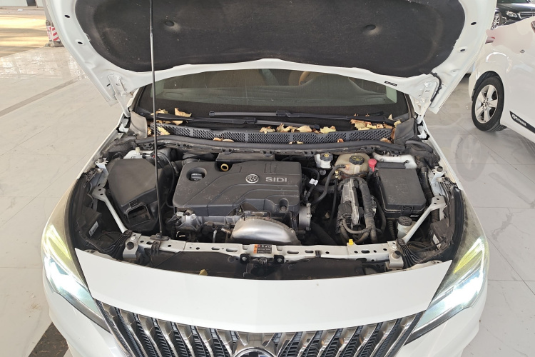 别克 威朗 2016款 两厢 15S 自动进取型机舱底盘24