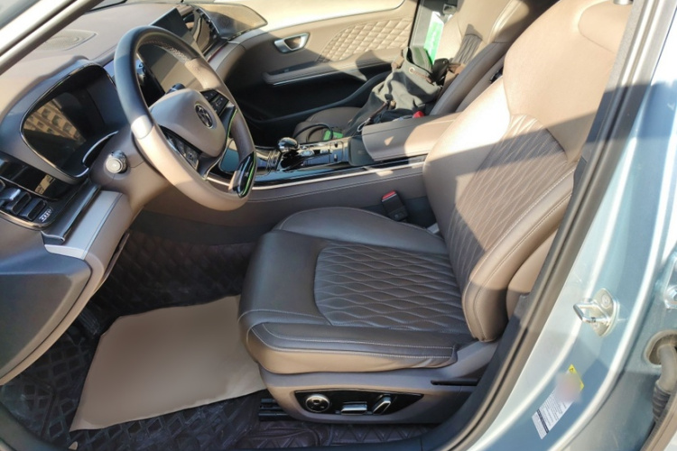 比亚迪 汉 2023款 EV 冠军版 605KM前驱尊贵型中控内饰7001