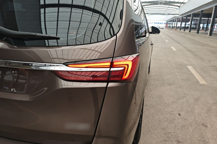 别克GL8 2021款 陆上公务舱 652T 舒适型车身外观6006