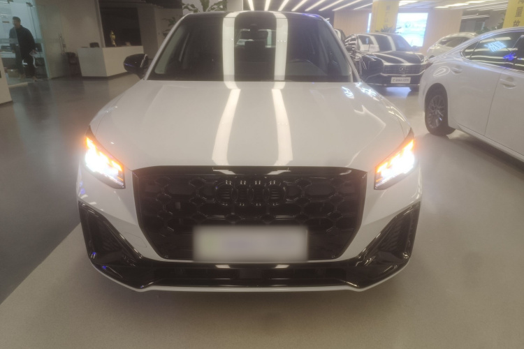 奥迪Q2L 2024款 35TFSI 豪华动感型车身外观2