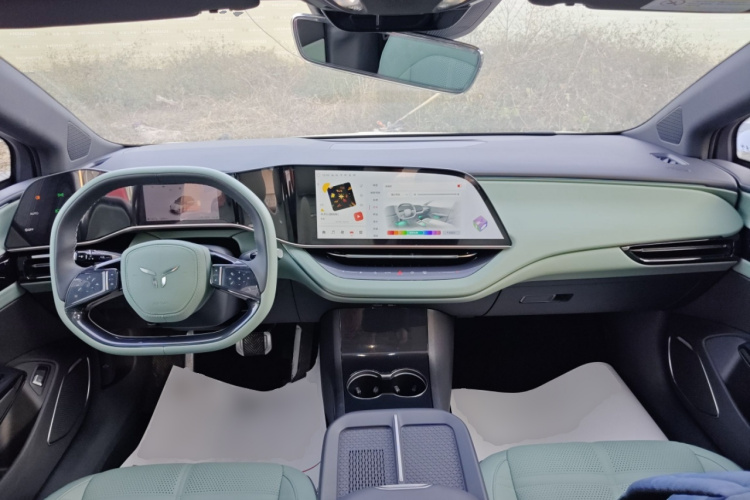 红旗EH7 2024款 690 Pro中控内饰7002