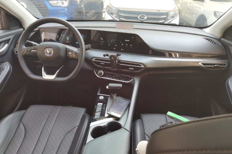 长安 逸动 2021款 PLUS 1.6L GDI CVT豪华型中控内饰12