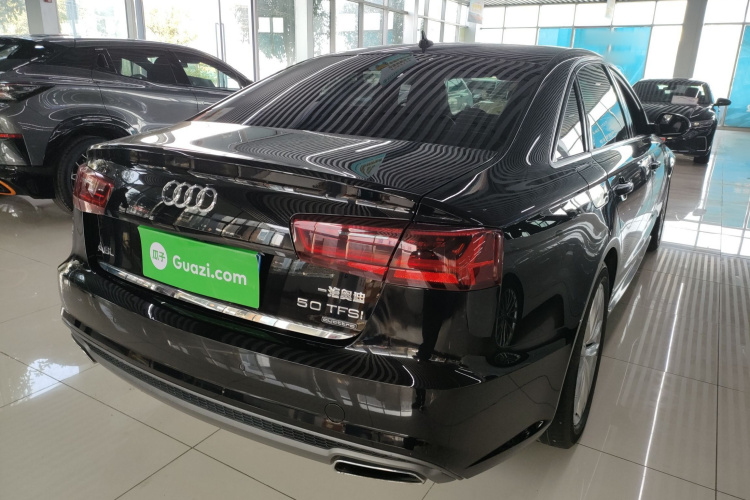奥迪A6L 2018款 30周年年型 45 TFSI quattro 运动型车身外观7