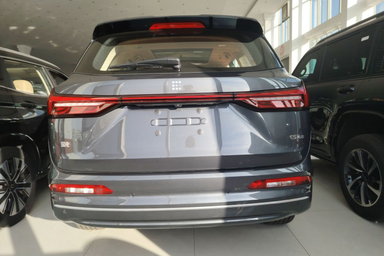 蓝电E5 PLUS 2025款 120km 标准旅行定制版 7座车身外观6004