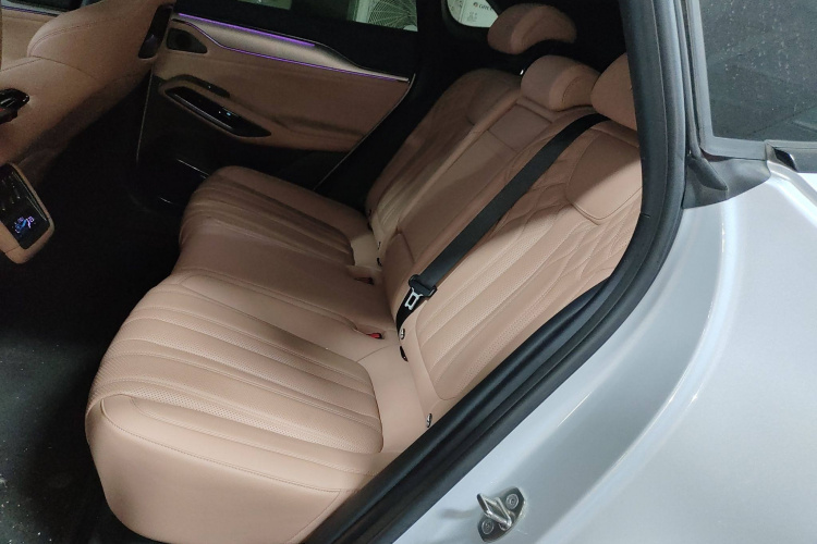 比亚迪 宋L EV 2025款 662km 卓越智驾型中控内饰7004