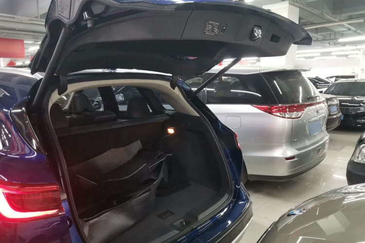 英菲尼迪QX50 2018款 2.0T 两驱时尚版局部细节23