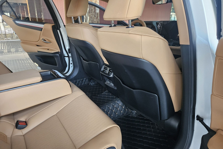 雷克萨斯ES 2025款 200 臻享版局部细节13