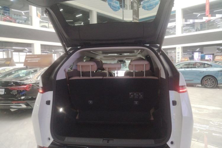 小鹏X9 2025款 740超长续航 Max机舱底盘23